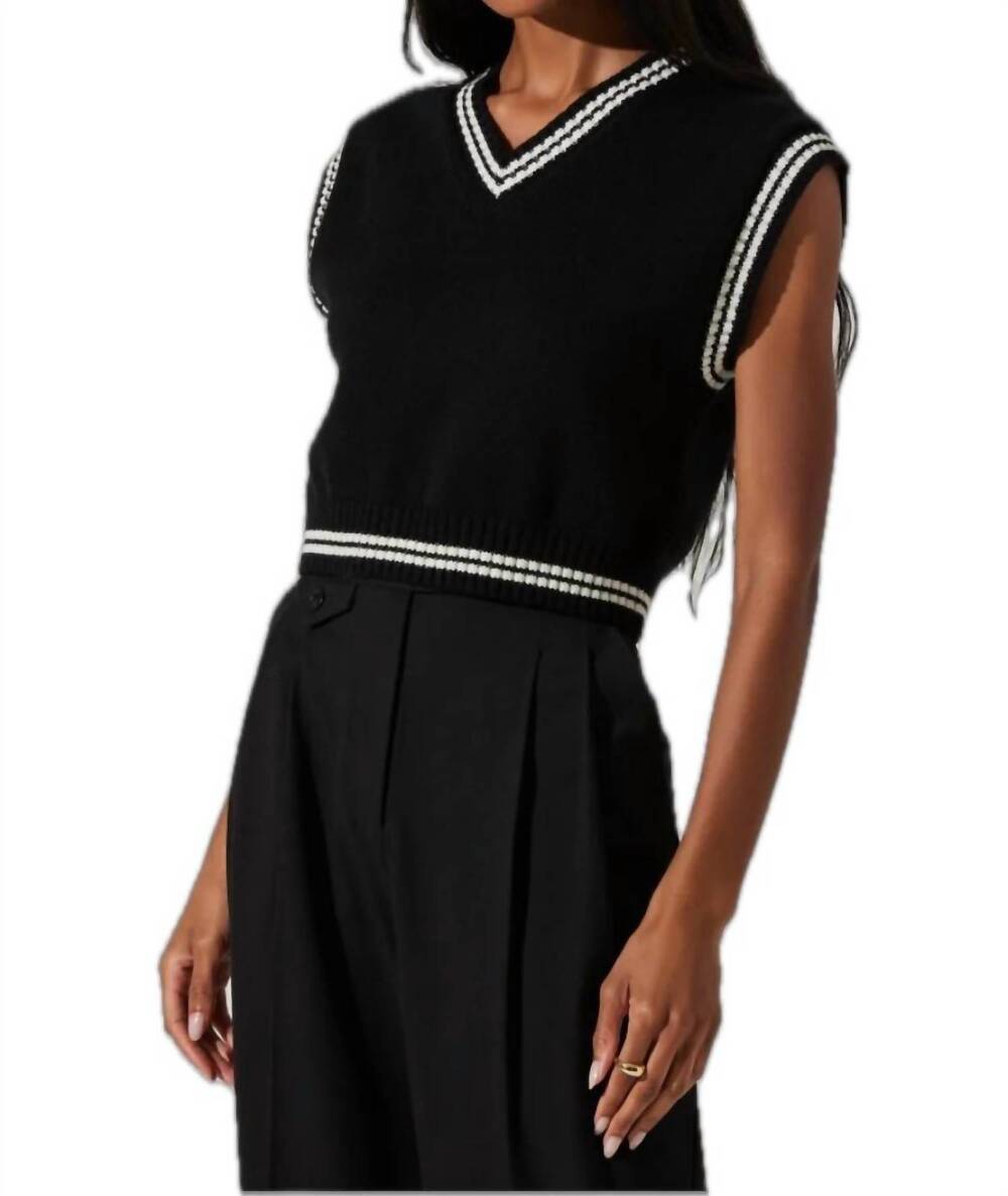 NEW ASTR kirby sleeveless sweater in black